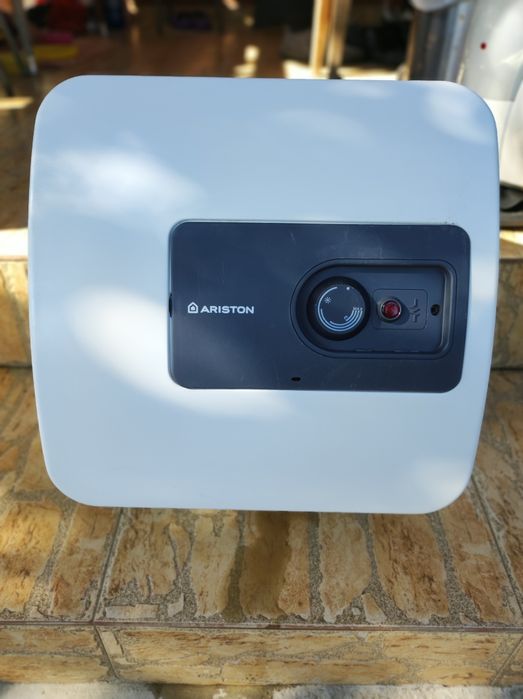 Vând 2 boilere electrice cap.15 l