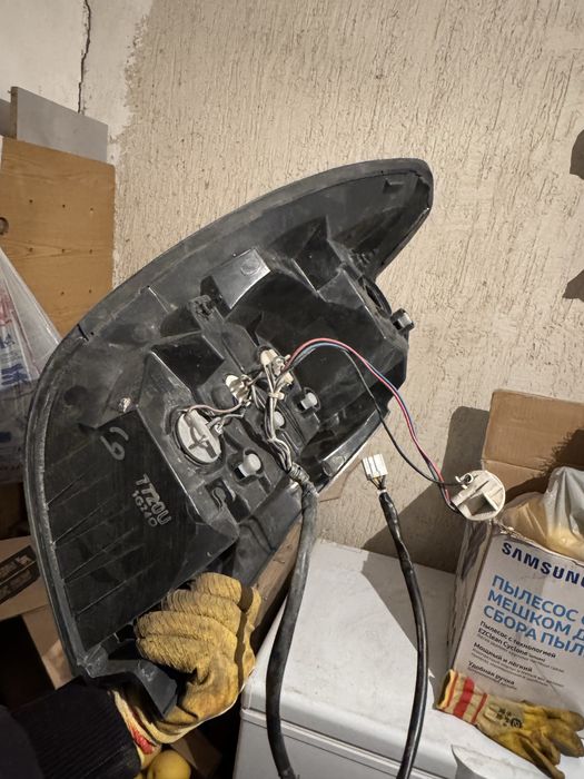 Левый задний фонарь