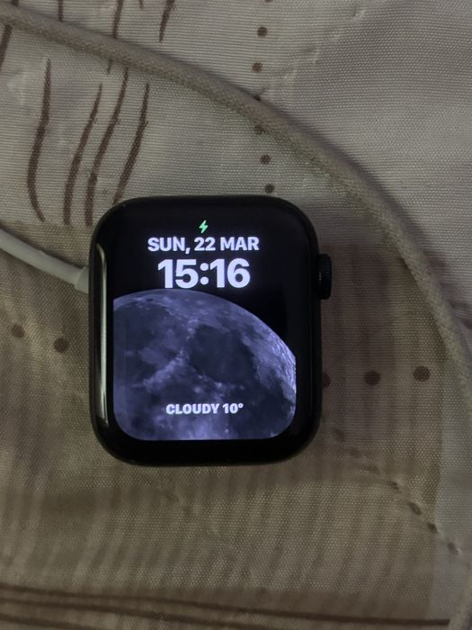 Apple Watch SE (2nd Generation) 44m Midnight Aluminum Case.