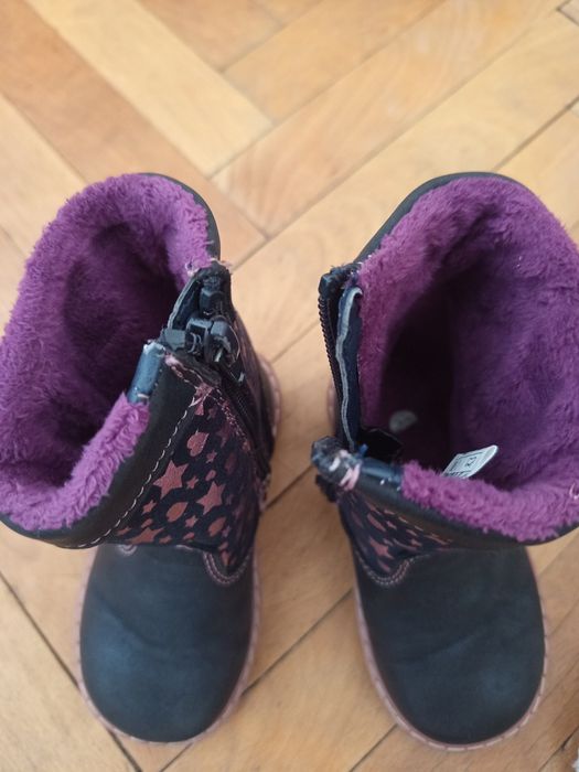 Ботушки цена за двата чифта- гумени(20 номер) лилави (21номер)