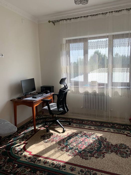 Белый дом в центре города