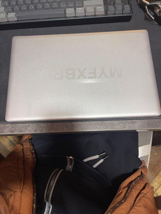 Laptop sotiladi yangi  oPen box