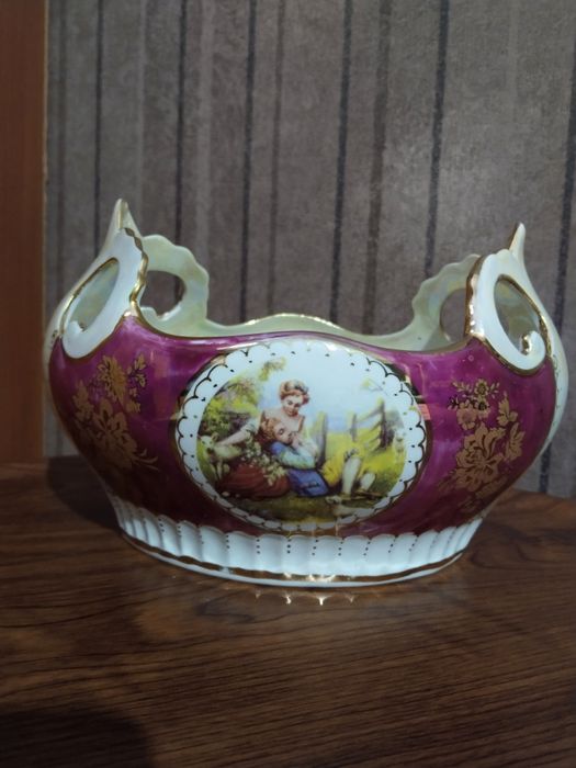 Ваза.фарфор.ручная работа