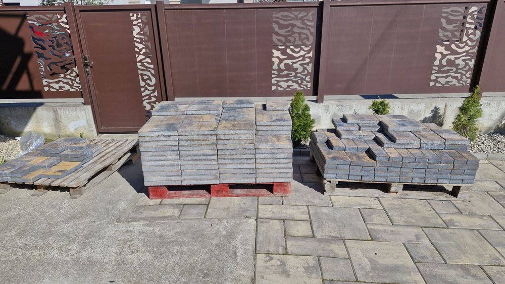 Pavele  3 culori , 3 modele(300x200, 200x200, 200x100 mm)  , grosime 4 mm .