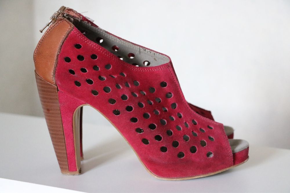 Обувь из замши