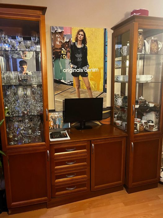 Холна Секция от 3 Части –Витринa + ТВ Шкаф + Нисък Скрин – Масив Дърво