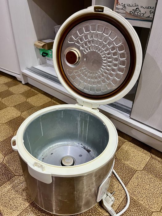 Отдам мультиварку