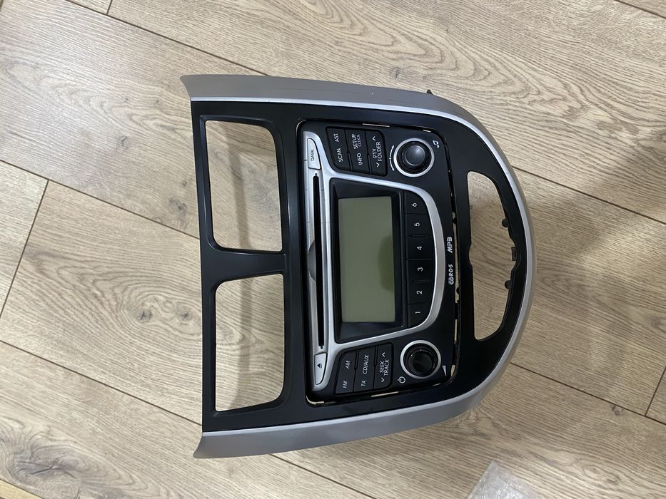 Автомагнитола хорошим состояние штатный мафон