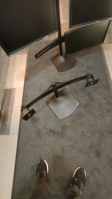 Ergotron DS100 свободностоящи стойки за 2 или4 мониторa