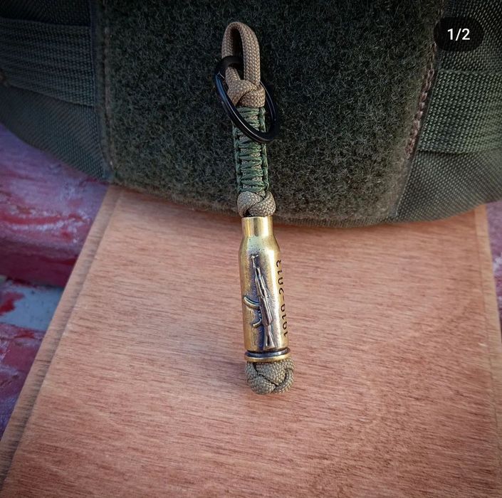 Продам брелок Калашникова новый темляк