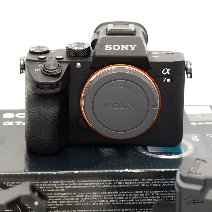 Sony A7 III + cage + grip + accesorii