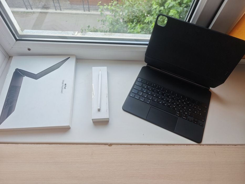 iPad Pro 12.9 (M2)512GB + Apple Pencil 2 + Magic Keyboard