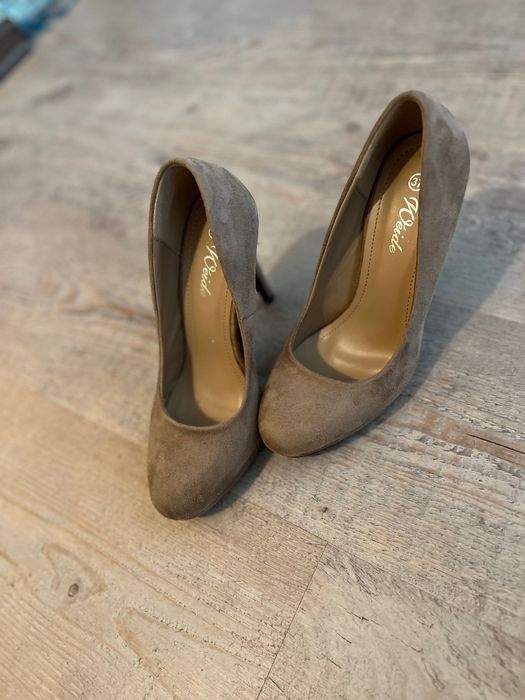 Обувки на висок ток