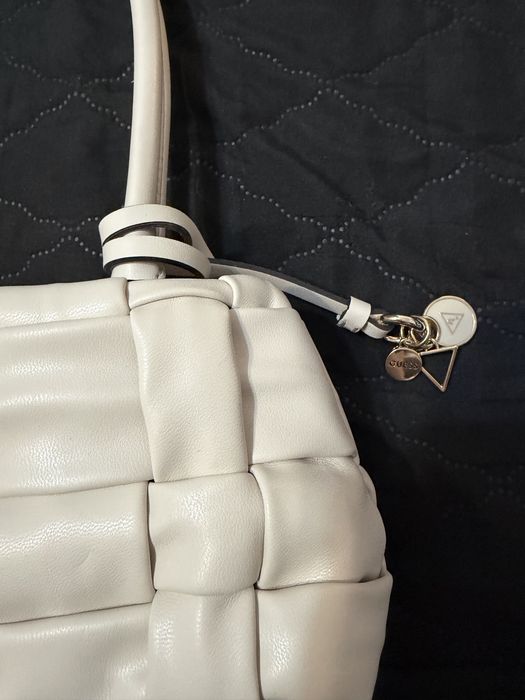 Оригинална чанта GUESS