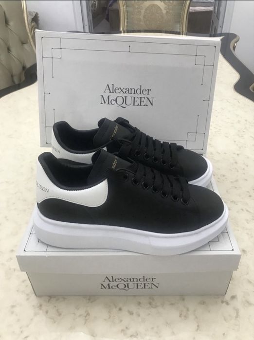 Adidasi Alexander McQueen nou