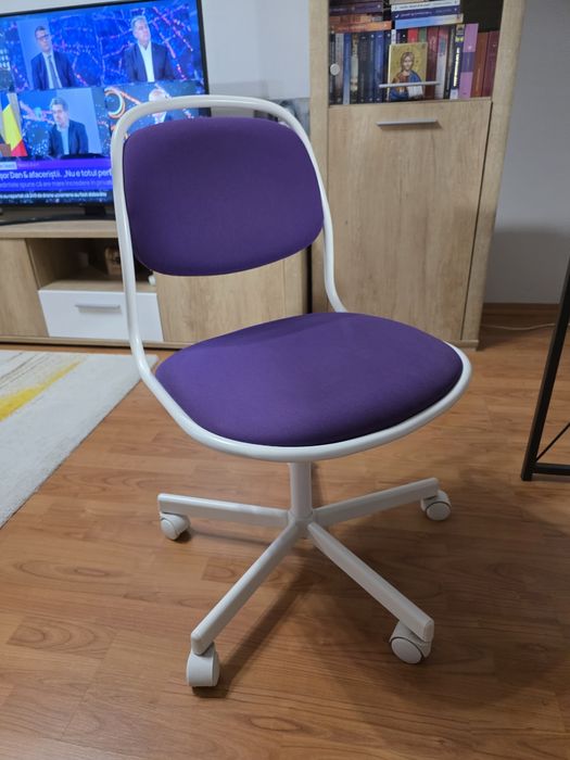 Scaun de birou IKEA mov/lila – alb