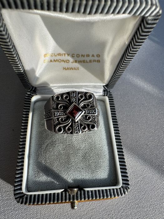 Inel din argint, granat si zirconii