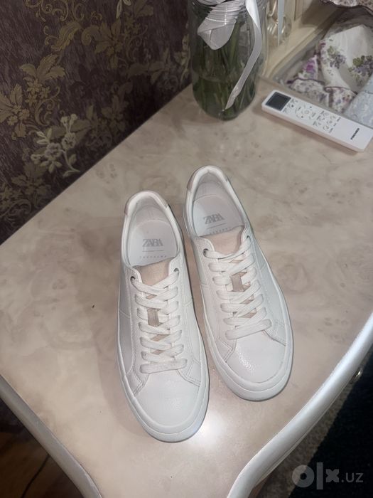 Кроссовки от Zara