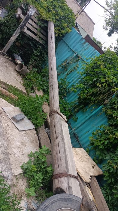 Столба деревянные