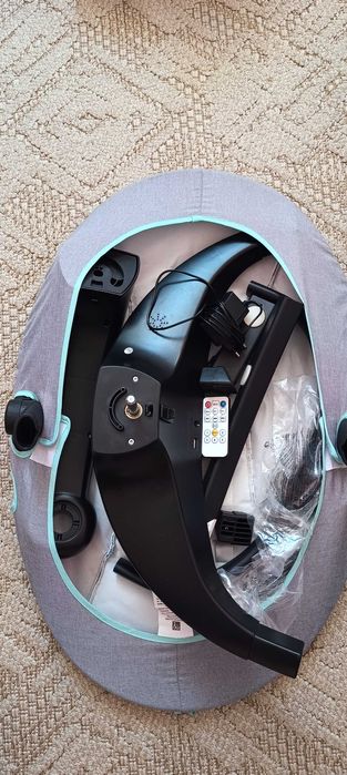 Продавам бебешка музикална люлка