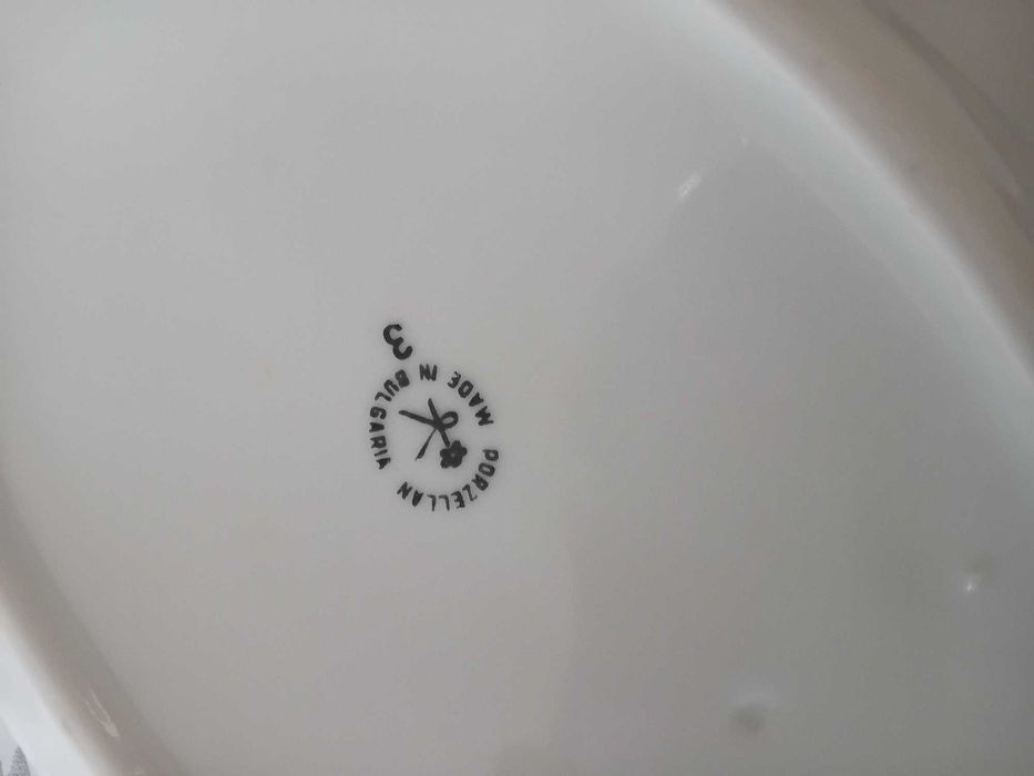 Плато от порцелан и три чинии, производство на завод Китка