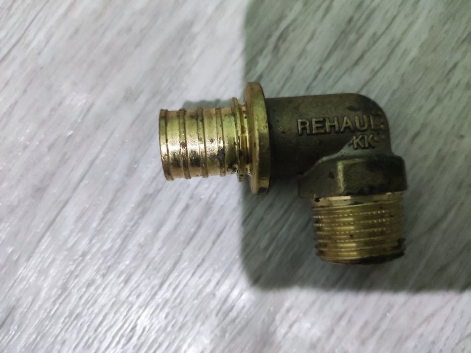 Латунный фитинги REHAU
