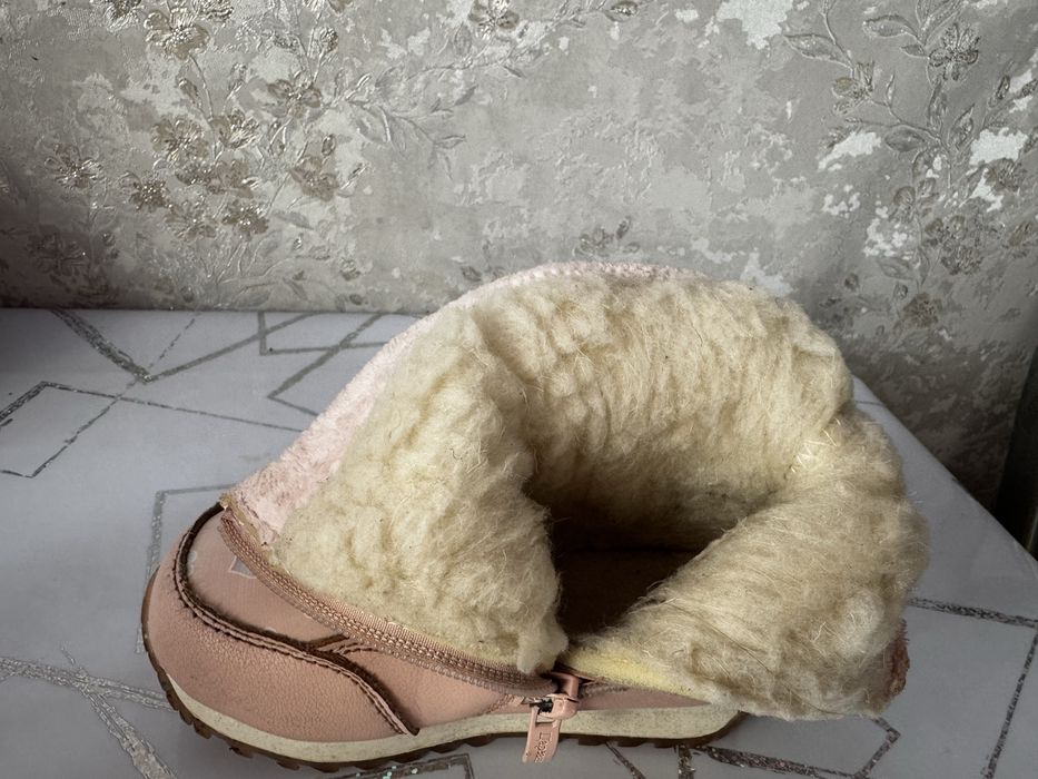 Продам детские зимние сапожки
