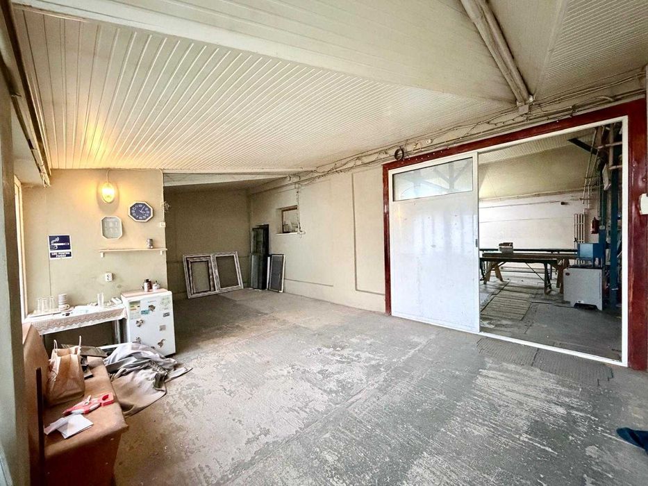 Inchiriez atelier tamplarie PVC