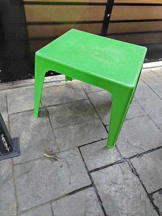 Masuta copii pentru exterior din plastic verde