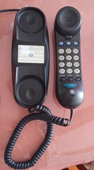 Телефон слушалка за стена