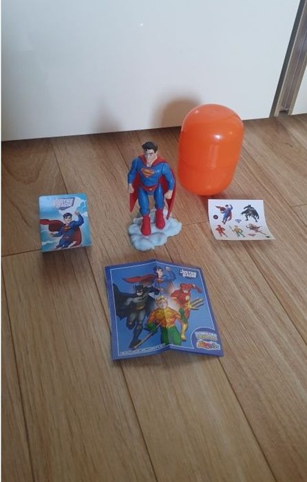 Figurină Superman din Ou Kinder mare