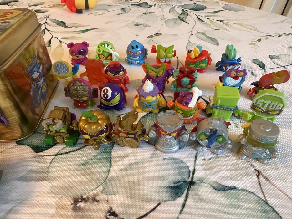 Figurine SuperThings – lot colectie + cutie metalica