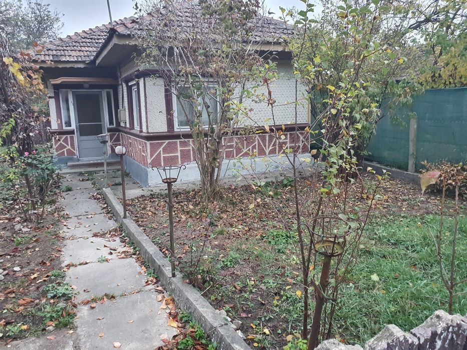 Casă bătrânească de vânzare – Centru Ciolpani, DN1