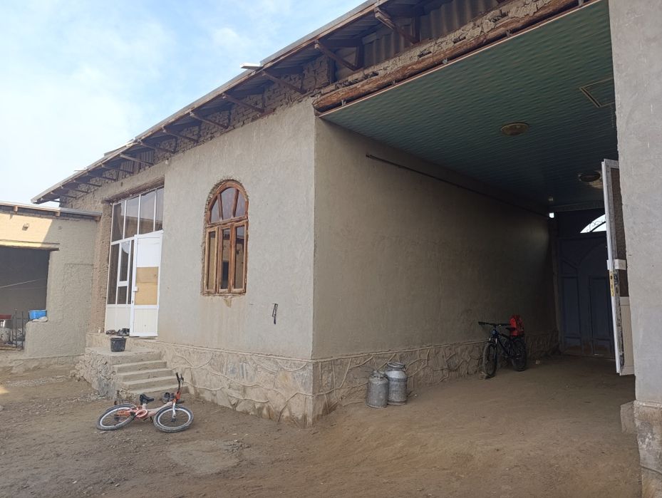 Hovli sotiladi toliq qurib bitqazilmagan