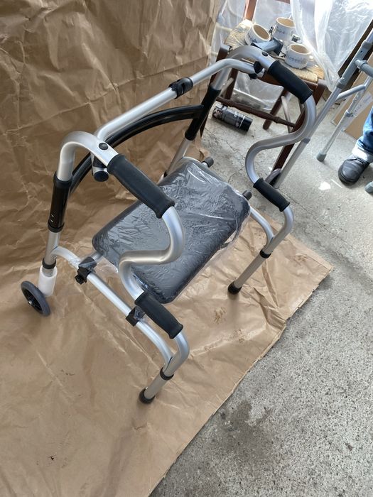 Cadru pliabil cu roti si sezut