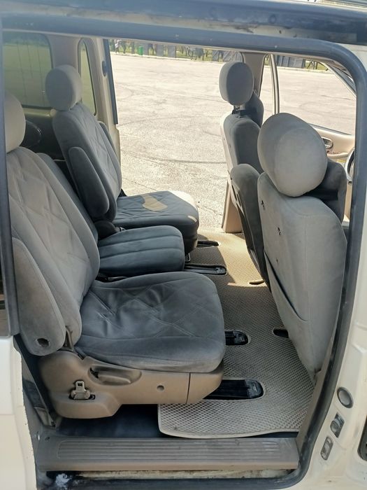 Продам Kia Carnival.