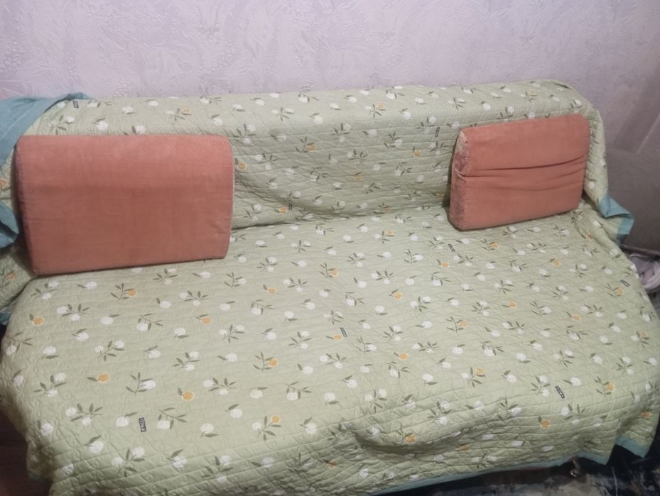 Продам диван ( 150см-195см) срочно