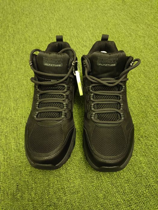 Продам кроссовки Skechers.