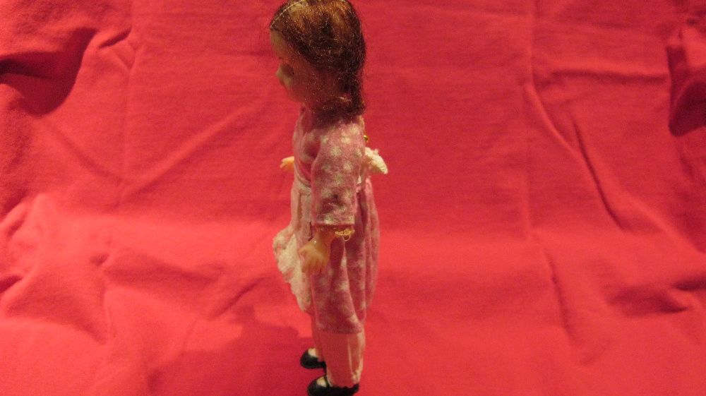 Papusa veche,anii '70,marime 19cm.