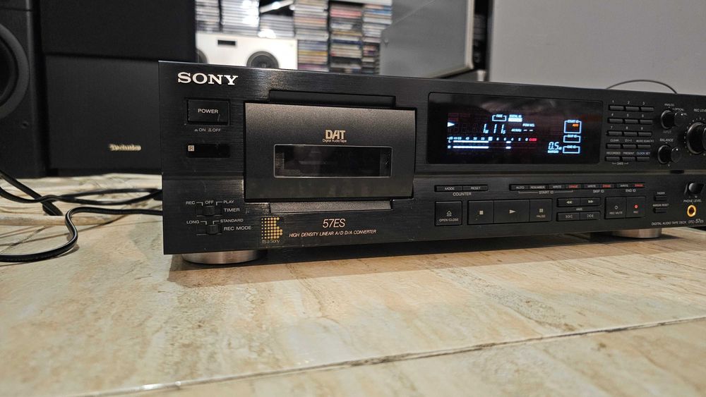DAT Sony DTC-57ES negru, functional, stare foarte buna, cu test video!