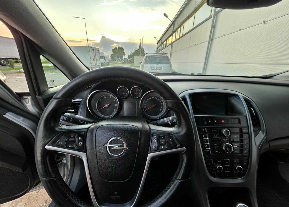 Opel Astra Sports Tourer din 2015