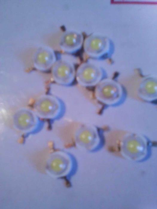 Яркий светодиод 3 Вт.