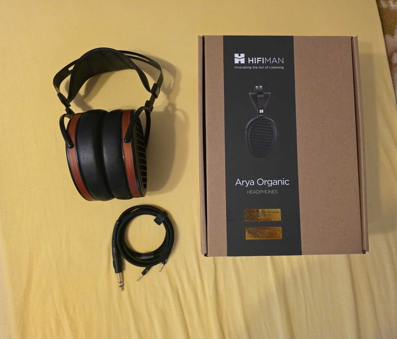 Casti HiFiMAN Arya Organic, arata si functioneaza impecabil.
