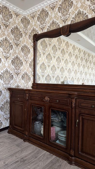 Сервант, стол (3 метра), тримо