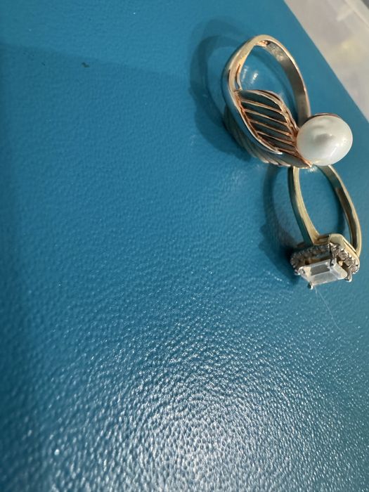 Продам золотое кольцо с жемчугом