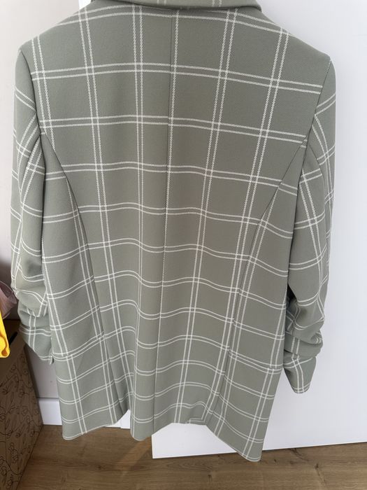 Дамско сако и панталон reserved