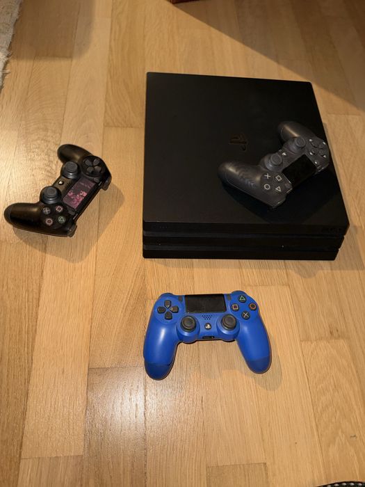 Ps4 pro+3 controllere