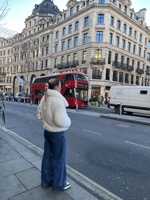 Дамски дънки и панталони