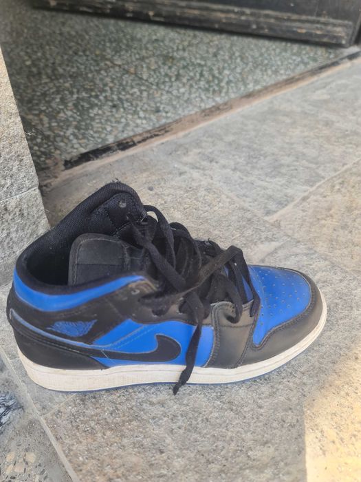 Air Jordan 1 Mid GS маратонки