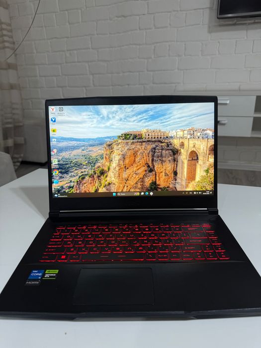 Ноутбук MSI с RTX 20 серия / Intel Core i5 / 8GB / 256GB SSD